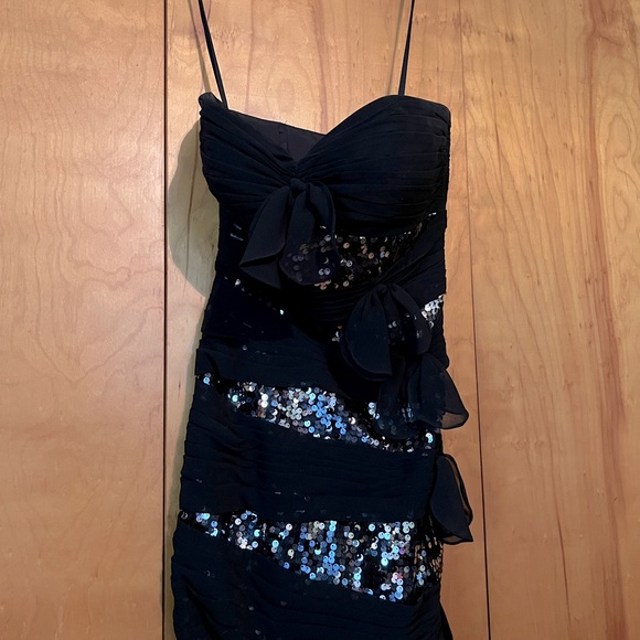 Dresses & Skirts - Short black and silver dress. Size 4!